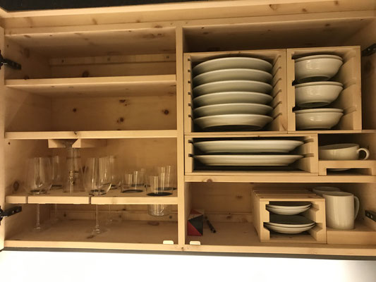 Expeditionsfahrzeug Zirbenbox Interior Schrankeinteilungen Vollholz