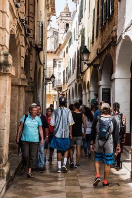 spain, tourist crowd