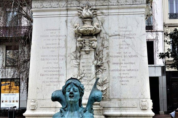 place Ampère Lyon 2ème