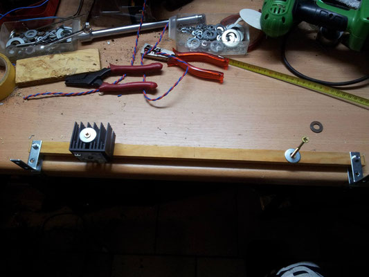 Je Terrarium eine Leiste mit 2 LED Modulen.