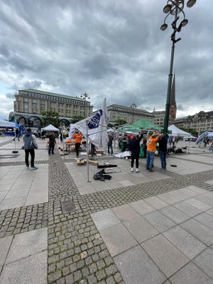 Unser Stand fliegt davon...