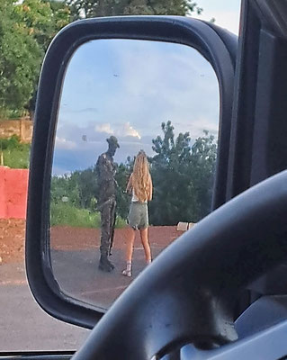 Gabriela negotiating with a Gambian soldier. Lots of military controls that day...