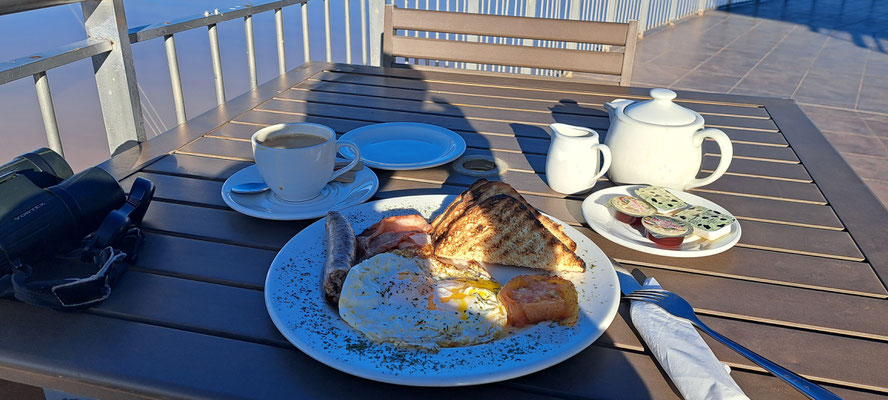 Good breakfast to recover from the flight