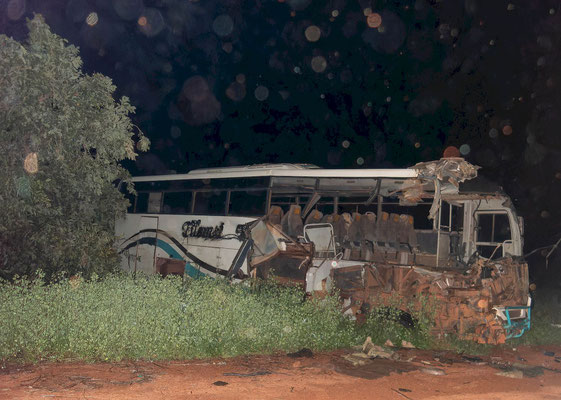 It seemed this bus had a little accident... (The kind of things you found when roadcruising in Africa)