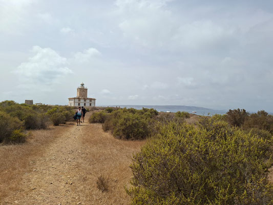 Alejándonos de la masificación hacia las calas más alejadas de la isla