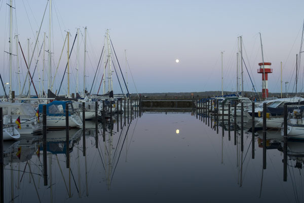 Yachthafen und Vollmond in Eckernförde