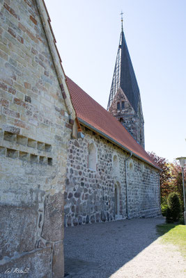 Kirche Borby -  wurde in den letzten Jahren aufwendig von aussen saniert