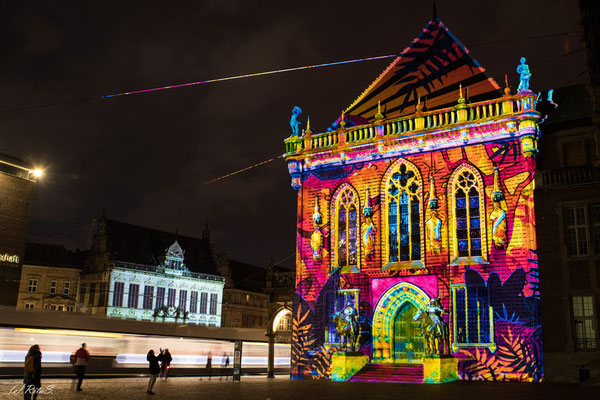 Rathaus Ostseite mit Schütting im Hintergrund
