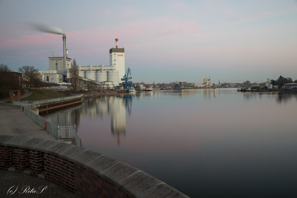 Am Wesersehr Bremen das Heizkraftwerk Hastedt