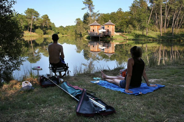 La Cabane Du Pecheur La Tour Du Pin Cabane Dans Les Arbres Dordogne Cabanes Sur L Eau De L Etang De Bazange