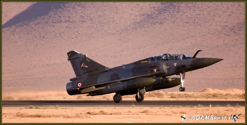 Juste avant de déjauger, un MIRAGE 2000D de la SPA 153 "Gypaèthe" de la 2ème escadrille de l'Escadron de chasse 1/3 Navarre