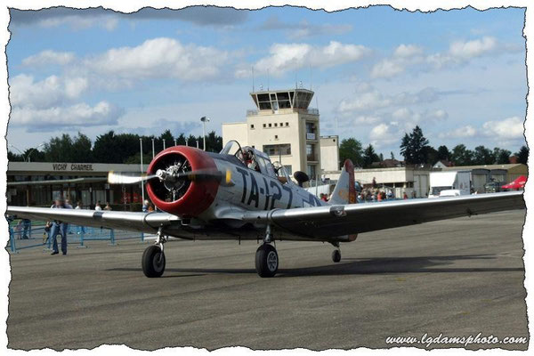 North American AT-6C Harvard Mk2A (meeting Vichy 2006)