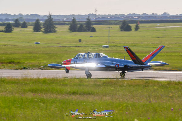 Décollage du Fouga Magister F-AZXV piloté par Mr Jack Krine