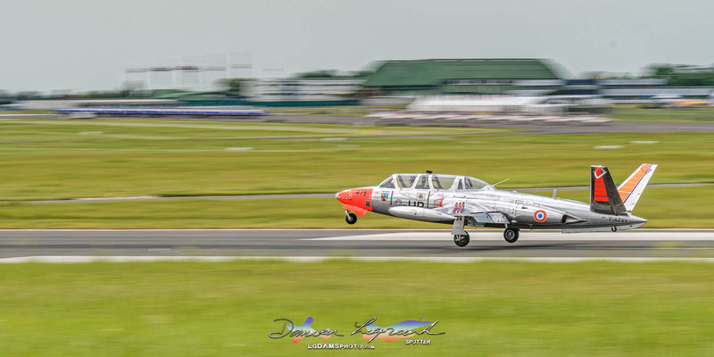 Filé au posé du Fouga Magister F-AZXV la veille du meeting