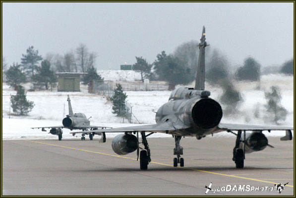 MIRAGE 2000D au roulage avant le décollage.