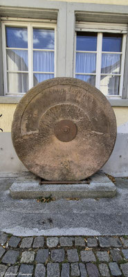 Mühlenrad vor der Edelsteinschleiferei Wintermantel