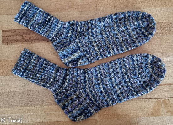 Januar 2023 -  "Blaustern"-Socken für Tom