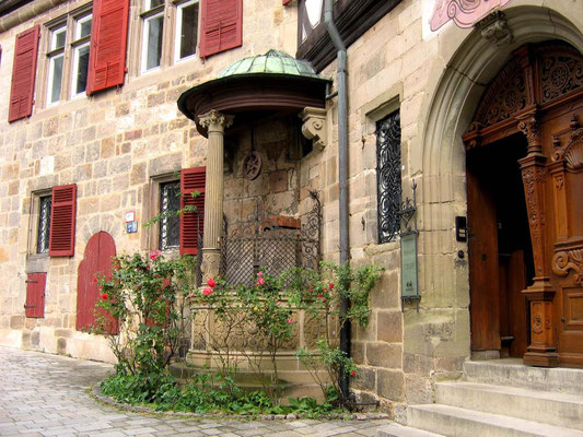 © Traudi - Renaissancebrunnen vor dem Kessler-Haus