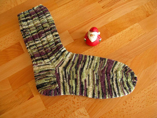 © Traudi - Dezember 2015  - Da hat der kleine Nikolaus aber zu tun, die Socken zu füllen!