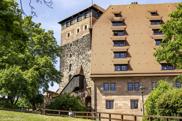 Kaiserstallung mit Fünfeckturm
