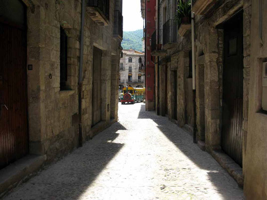 Besalu, Straße bei Port de la Forca - ©Traudi