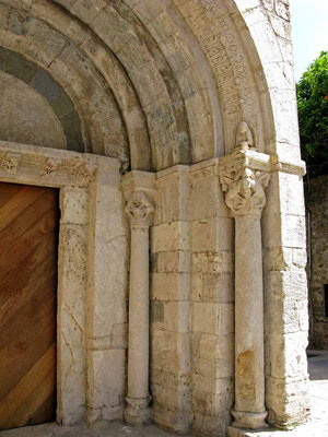 Besalu, Portal vom Hospital Santa Julía - ©Traudi