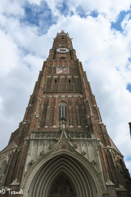 Westportal mit Turm