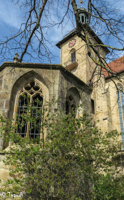 Regiswindiskapelle, im Hintergrund die Kirche