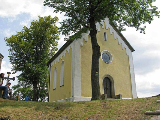 © Traudi – Parkstein, die Kapelle auf dem Basaltkegel