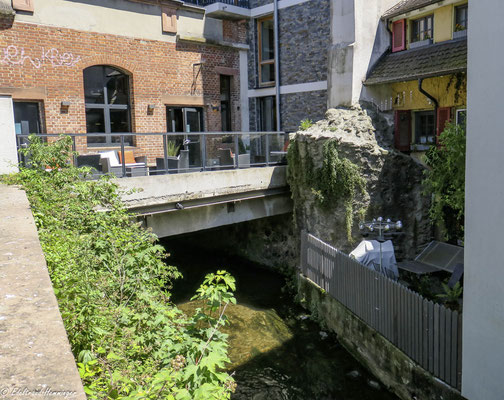Am Gewerbekanal kann man noch den Rest eines Stadtmauerturm sehen.