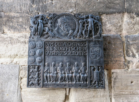 © Traudi - Gedenktafel der Staufer an der Nordwand vom "Grät", eines der ältesten Gmünder Häuser.