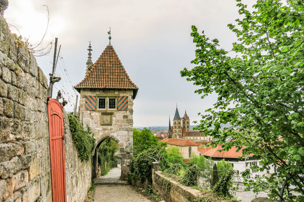 © Traudi - Neckarhaldetor mit Stadtkirche St. Dionys