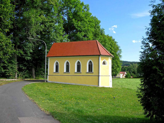 © Traudi  -  Drahthammer, Kapelle. Ein etwas ungewohnter Anblick: Die Schlosskapelle hat keinen Turm.