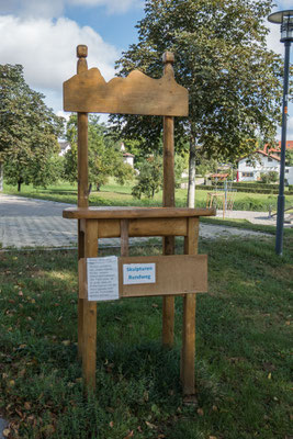 © Traudi - Dieser Stuhl zeigt, wie kleine Kinder unsere Möbel im Größenverhältnis sehen.