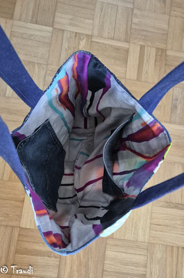 Mai 2024 - bunte Jeanstasche innen, mit zwei Seitentaschen von Jeanshosen