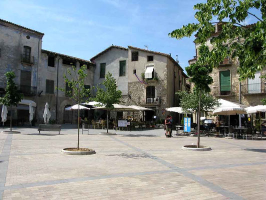 Besalu, Platz vor der Kirche Sant Pere - ©Traudi