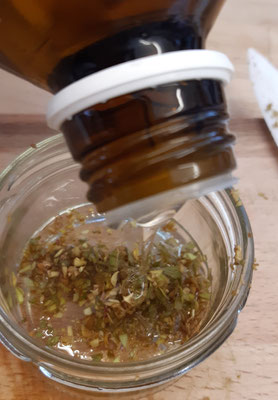 feingeschnittene Knospe, in Glycerin angesetzt