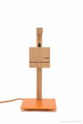 Lampe, chêne et acier.
