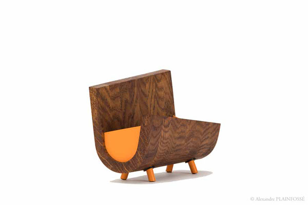 Vide-poche (chêne teinté et acier).