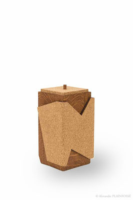 Coffret en chêne teinté et liège.