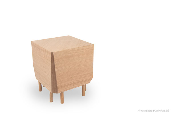 Petite table d'appoint, chêne et noyer.