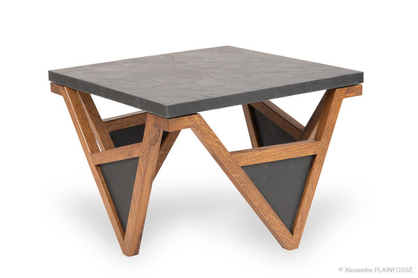 Table basse, chêne teinté et ardoise.