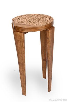 Table de chevet, frêne teinté et liège.