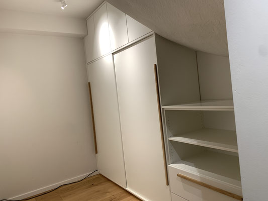 Anbauschrank mit 2x Vollauzug-Schubladen selbsteinzug  Griff Eiche Massiv Geölt.