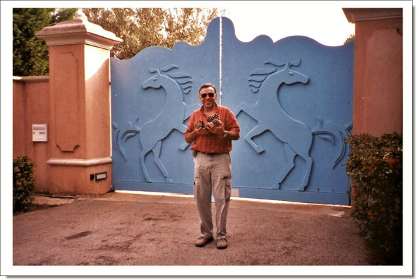 Pèlerinage devant la villa de Johnny « La Lorada » à Ramatuelle en 1993