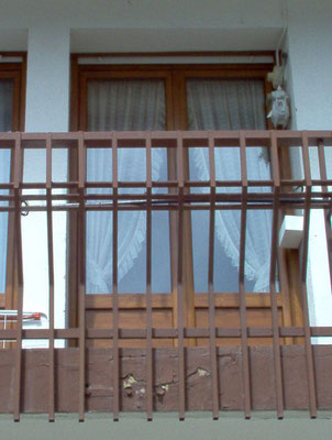 Puerta balconera de PVC Kommerling en color embero