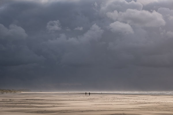 Evening stroll - Noordzeestrand Terschelling ©Jurjen Veerman