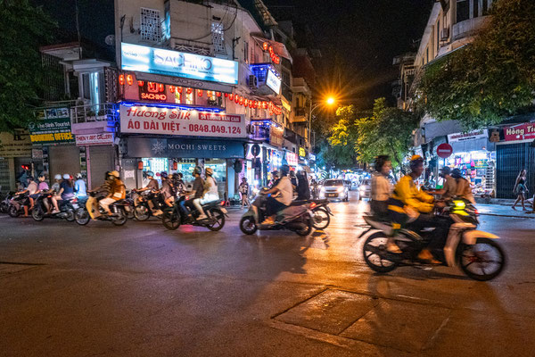 Streets of Hanoi - Vietnam © Jurjen Veerman