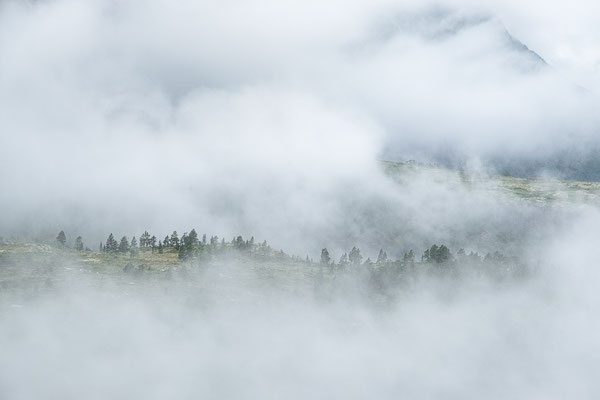 Misty mountains Voringsfossen ©Jurjen Veerman