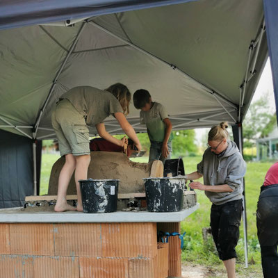 Lehmofen-Einzelworkshop vor Ort - Blick ins Innere